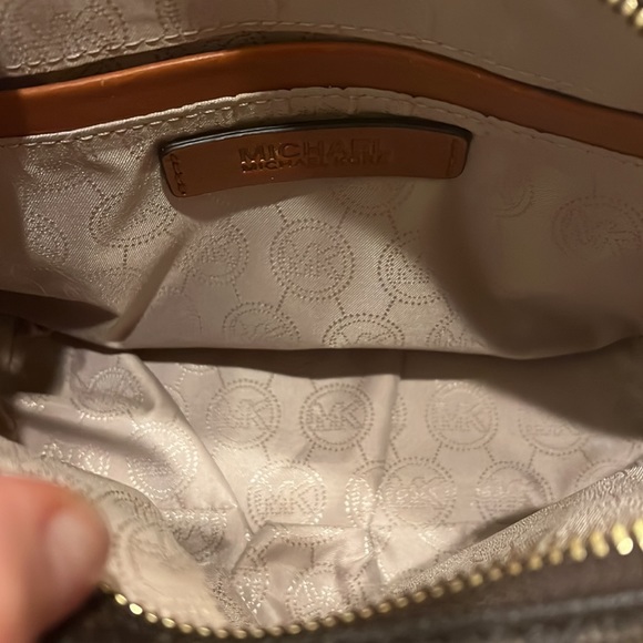 Authentic Michael Kors Purse with Dust Bag - Picture 5 of 7